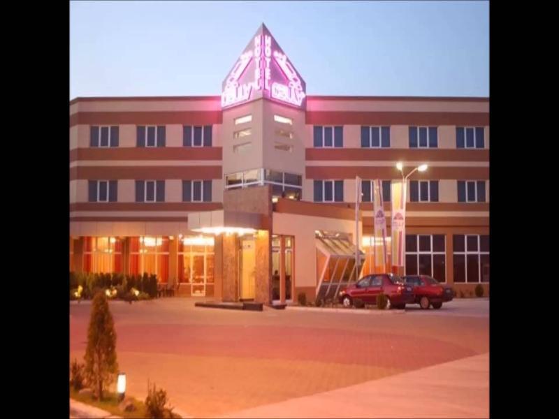 Celly Hotel Piteşti Exterior foto