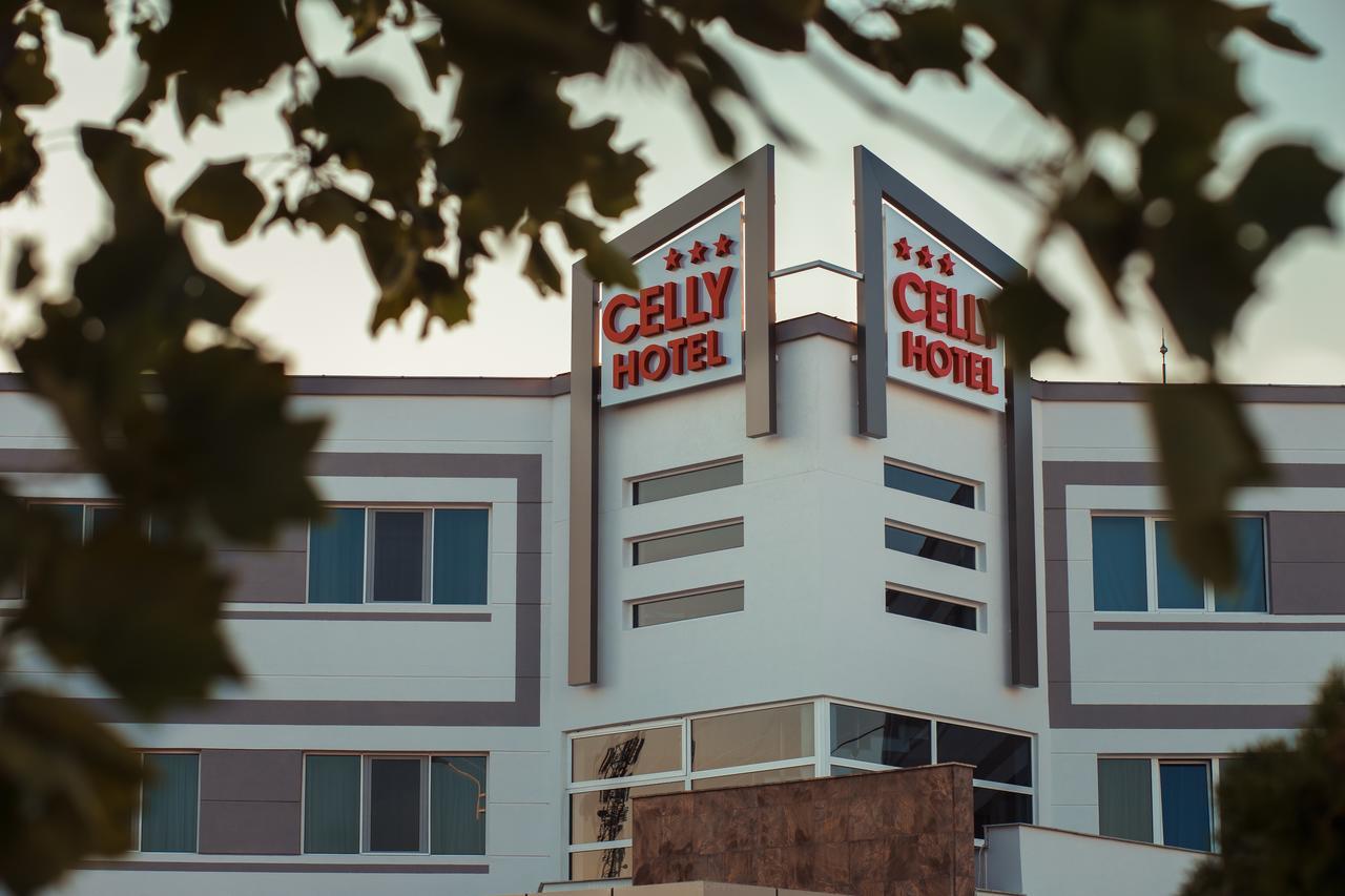 Celly Hotel Piteşti Exterior foto